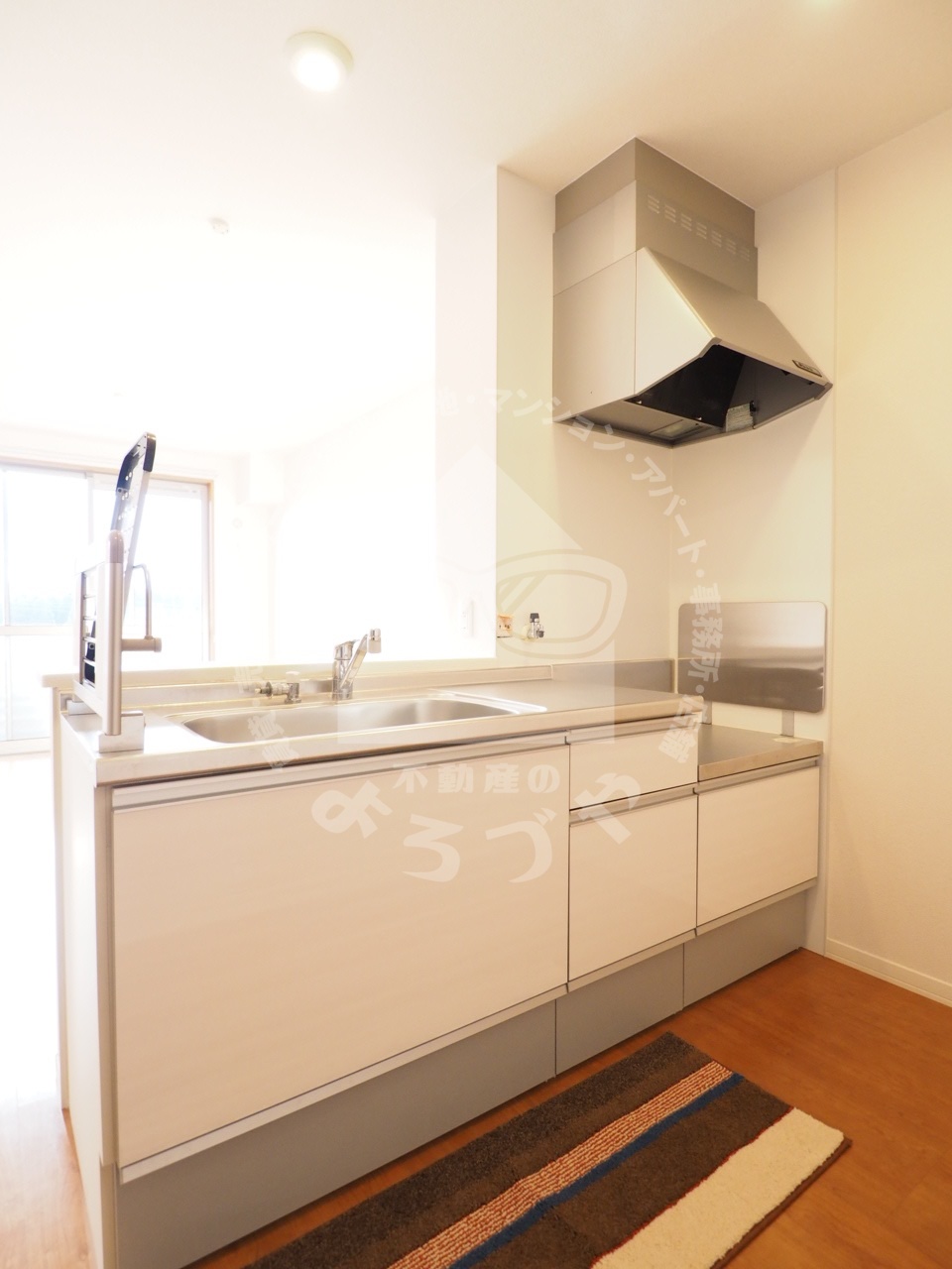 キッチン　会話の弾むカウンター式のキッチンはゆとりのサイズです