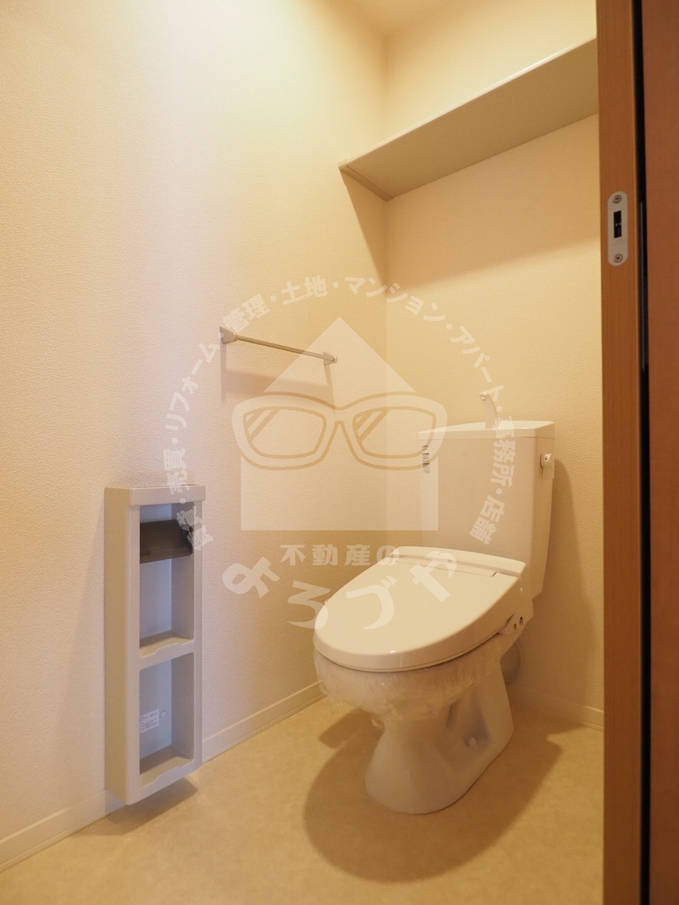 トイレ　清潔感あるトイレスペースはウォシュレットも対応しております