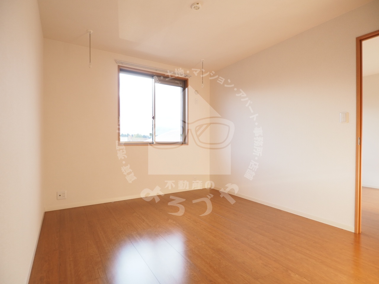 その他設備　梅雨時期などに嬉し室内物干しバーが設置されております