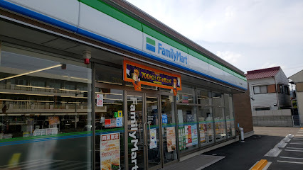 コンビニ　ファミリーマート（コンビニ）まで869m