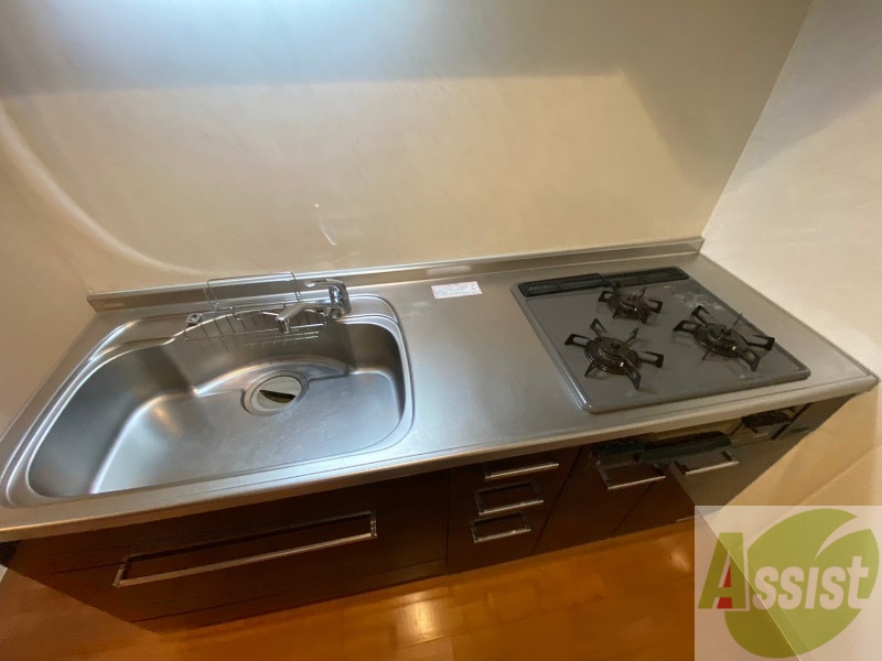 キッチン　調理スペースも確保してありますね。お料理が楽しくなりそう。