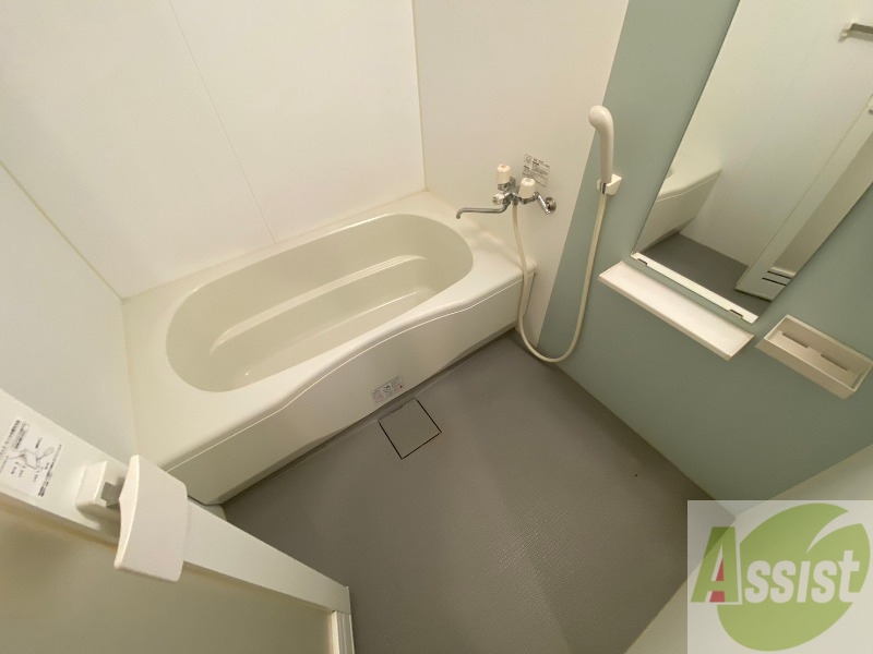 バス・シャワールーム　バスルームはこちらです。広々としてゆったり休めます。