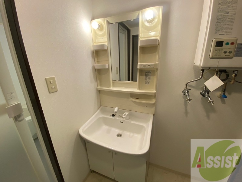 洗面設備　洗面台。朝の身支度はここでばっちり決めましょう。