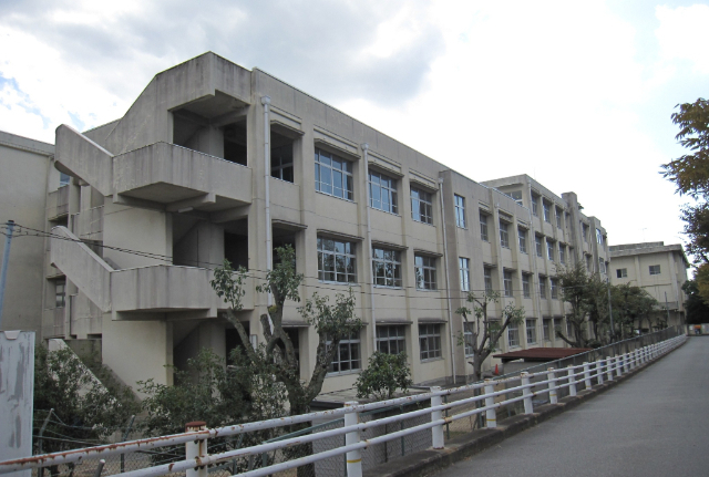 中学校　明石市立魚住東中学校（中学校）まで1034m