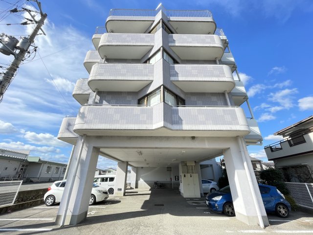 建物外観　落ち着いた雰囲気の外観です