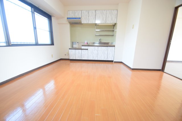 居室・リビング　使いやすい居間です