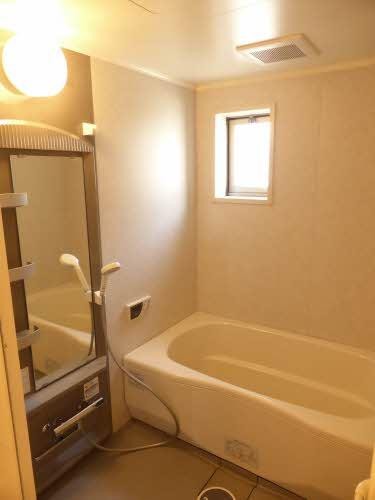 バス・シャワールーム　窓有り　追い焚き給湯