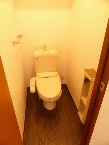 トイレ　温水洗浄便座