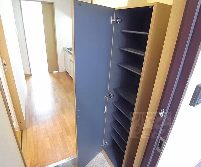 収納　背の高い下駄箱。