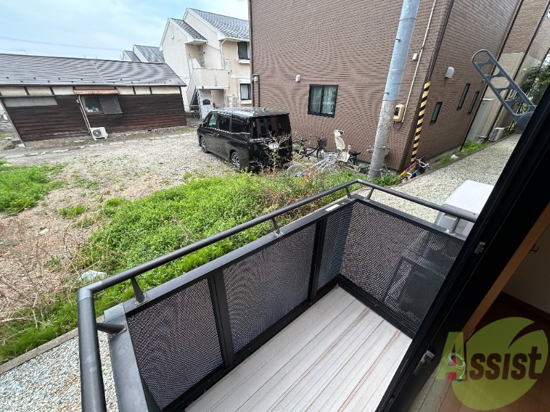 バルコニー　バルコニーは洗濯物を干しておけるスペースがあります。