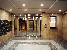 地下鉄七隈線 六本松駅 徒歩6分 9階建 築25年の外観写真