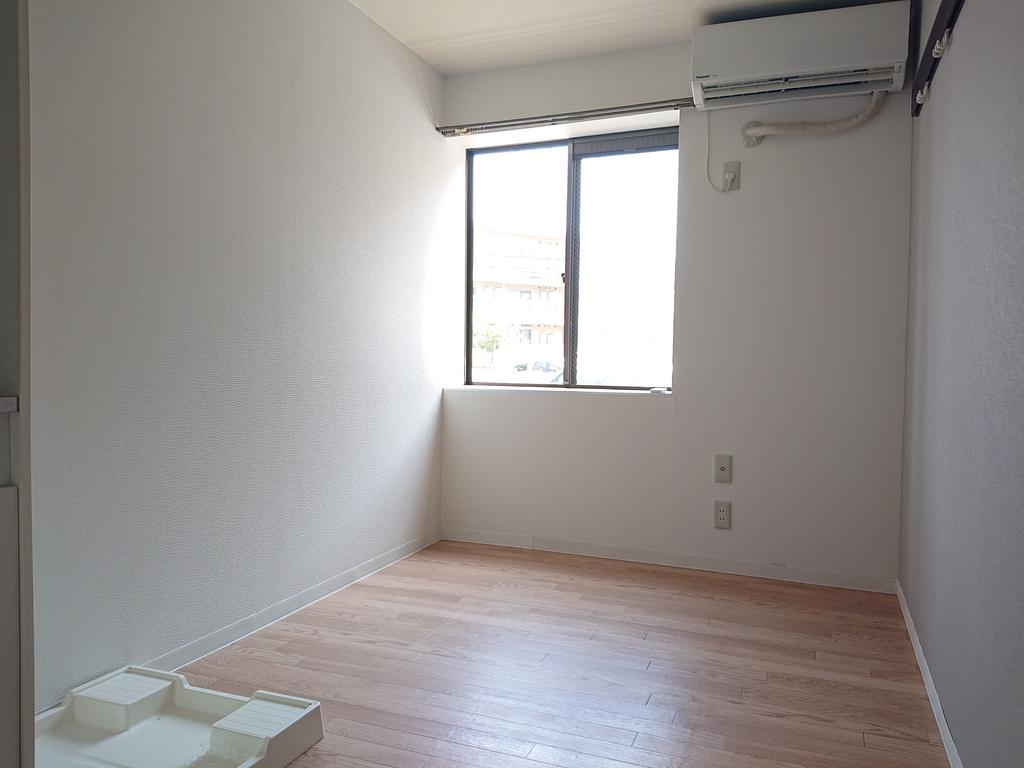 居室・リビング　洋室5.0帖　綺麗な室内