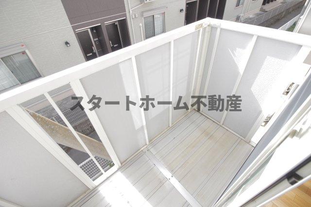 バルコニー　バルコニーからの眺めを楽しみながら食事をしませんか