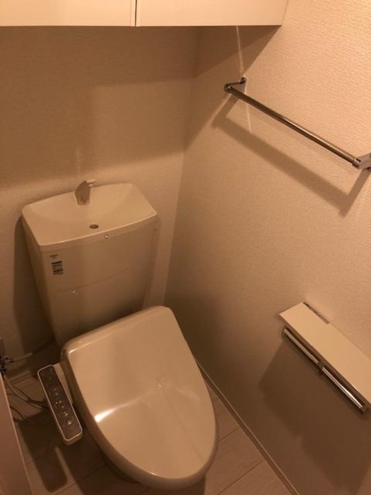 トイレ　嬉しい温水洗浄便座付き♪