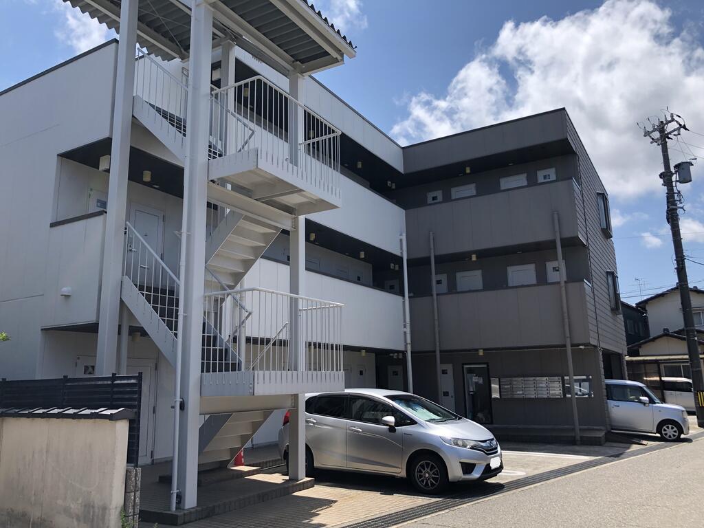東力レジデンスの建物外観