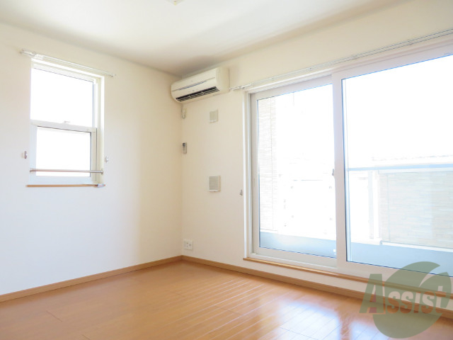 居室・リビング　広くてキレイなお部屋が広がっていて、充実した生活が送れそう。