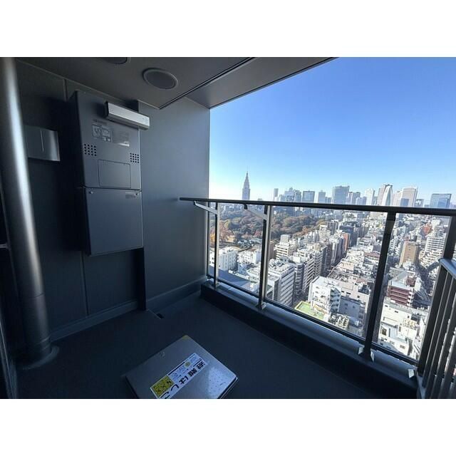 バルコニー　開放的で明るい空間を演出してくれるバルコニーです