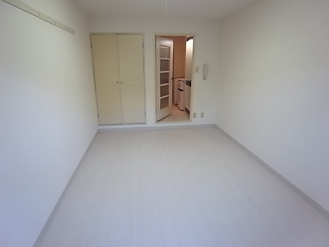 居室・リビング　奥行きのある居室空間