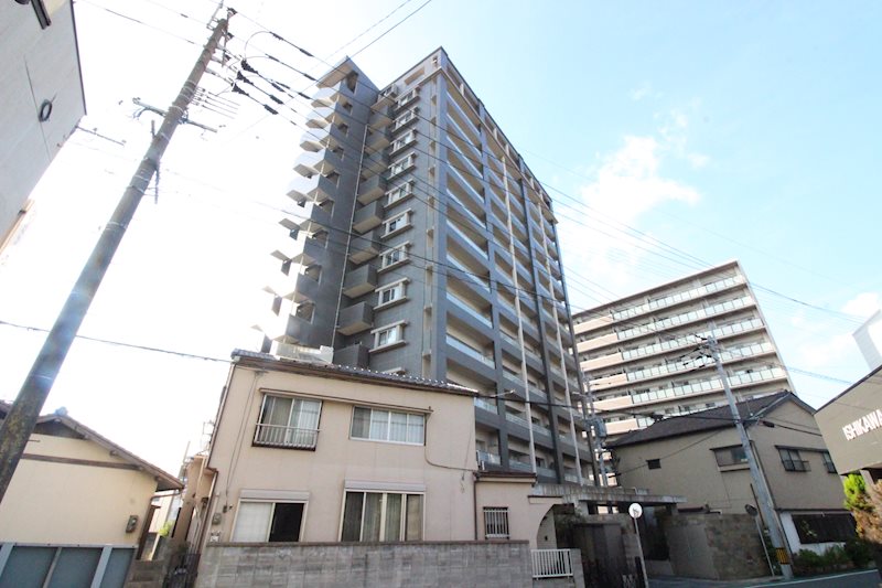 ガーデンコート砂津の建物外観