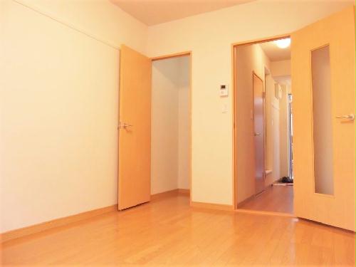 居室・リビング　同タイプ物件の為、形状や間取寸法、色調等が実際とは異なります