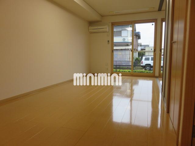 居室・リビング　エアコン付きのお部屋です