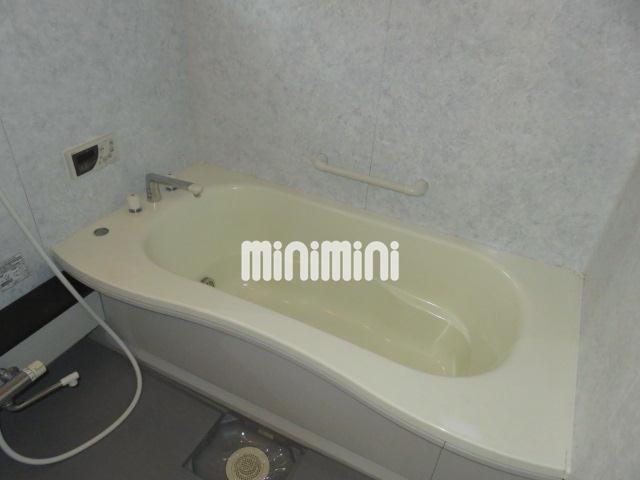 バス・シャワールーム　バスルームです