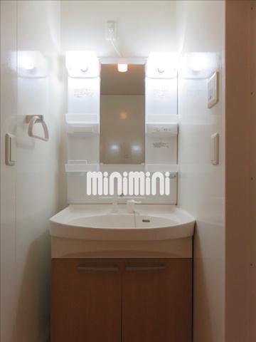 洗面設備　独立洗面台です