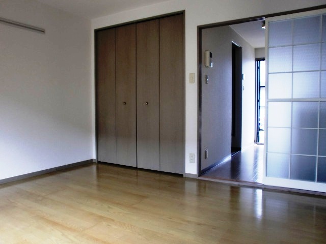 居室・リビング　☆広さ洋室８帖☆