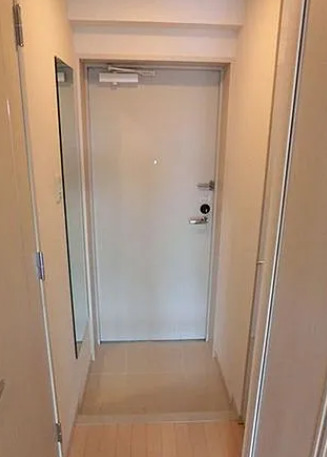 玄関　※別部屋の参考写真です。