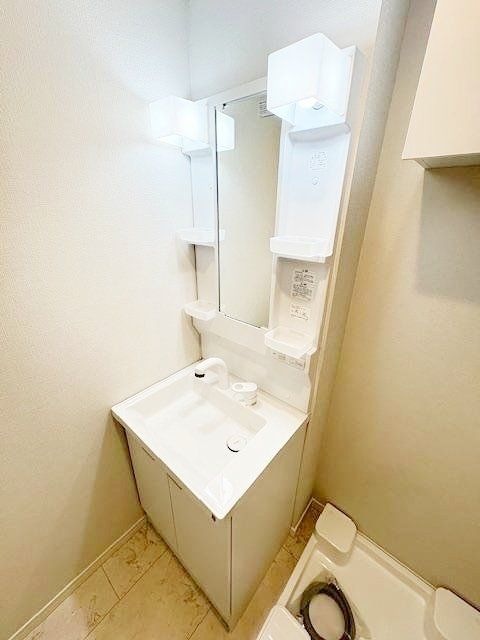 洗面設備　★朝の支度に便利な独立洗面台★