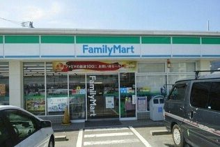 コンビニ　ファミリーマート（コンビニ）まで750m