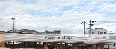 コンビニ　セブンイレブン（コンビニ）まで310m