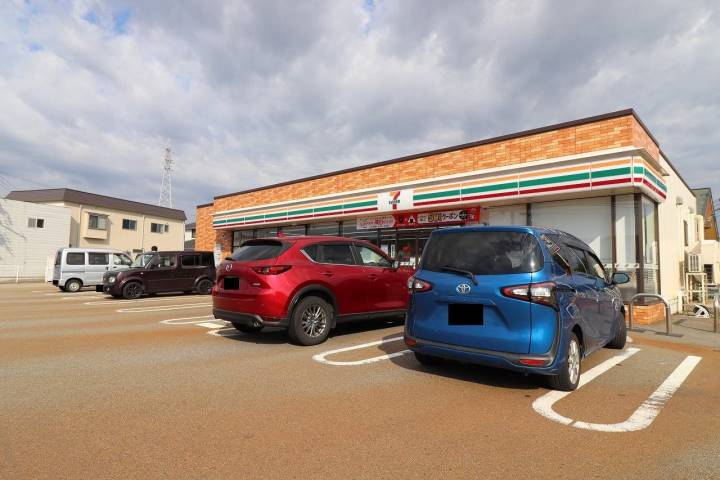 コンビニ　セブンイレブン（コンビニ）まで1309m