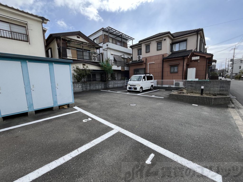 駐車場　駐車場