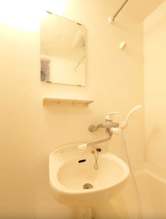 洗面設備　別部屋参考画像です