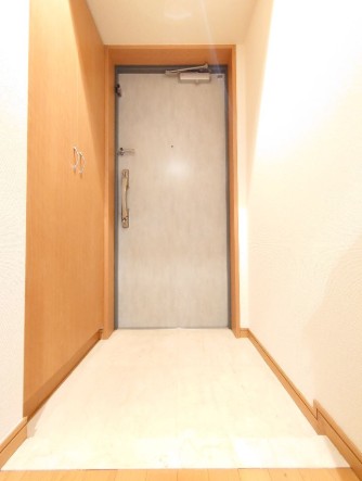 玄関　※別部屋参考写真