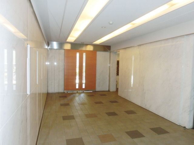 エントランス　★建物にはオートロックも搭載しております★