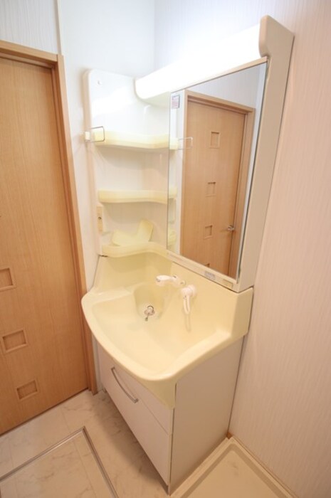 洗面設備　コンパクトで使いやすい洗面所