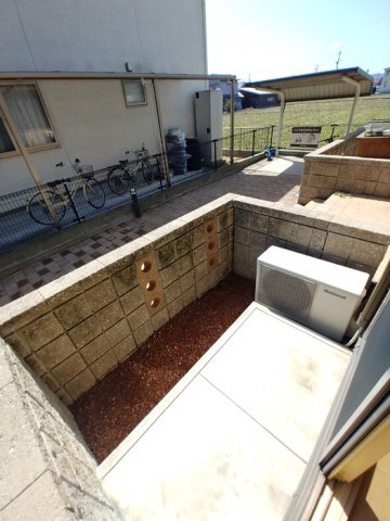 庭　簡単な家庭菜園も楽しめるお庭です