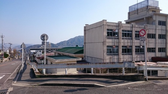 小学校　広島市立上安小学校（小学校）まで824m