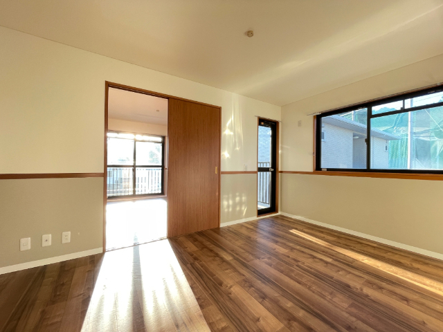 居室・リビング　３０２号室