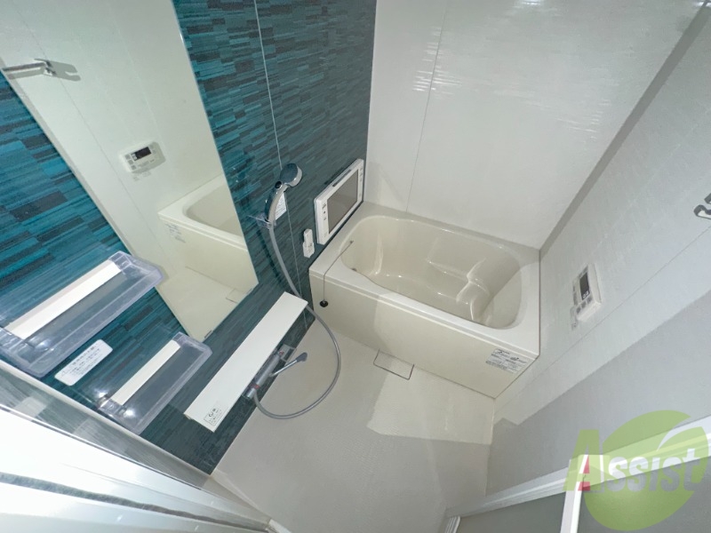 バス・シャワールーム　足も延ばして冬でも温まれますね。足を温めると寝つきも良いです