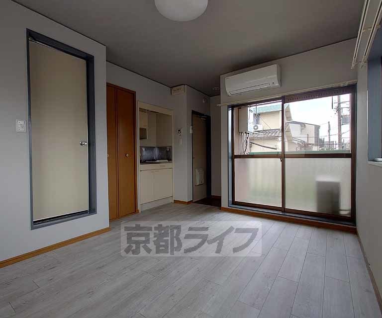 居室・リビング　ひろびろとした居室です。ゆったりくつろげますね。