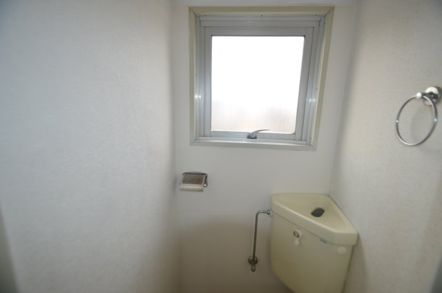 その他　トイレ内に窓あり