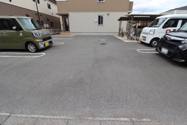 駐車場　駐車場に車を止められます