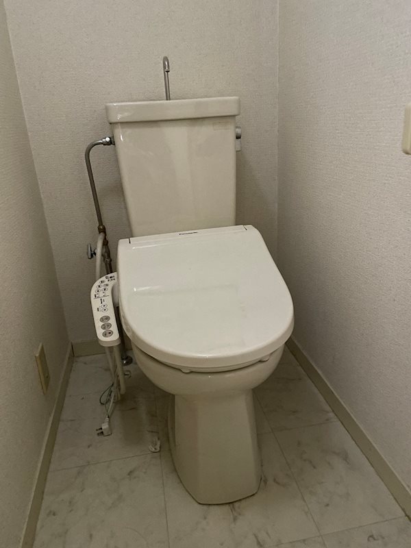 トイレ　温水洗浄便座完備