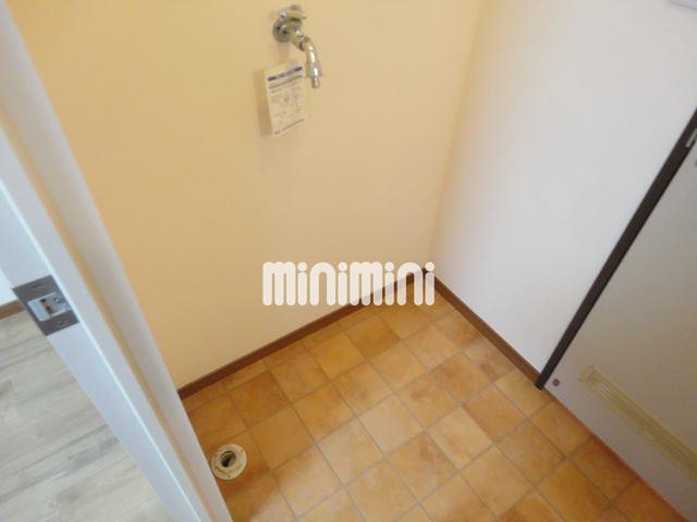 玄関　お風呂の前に洗濯機を置けます。