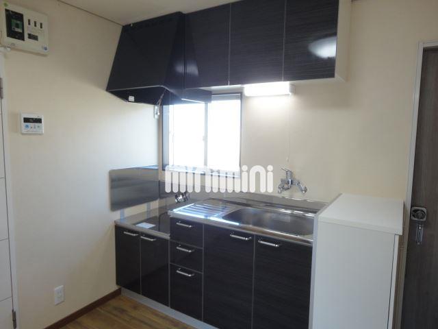 キッチン　窓があるので換気がしやすいですね