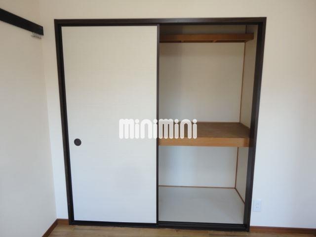 収納　天井の高さまである収納です。