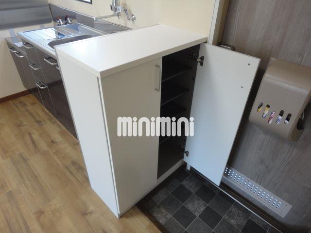 洗面設備　下駄箱も備え付けです。